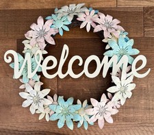 Guirnalda de bienvenida primavera verano flores de metal pastel puerta porche patio letrero 18 pulgadas