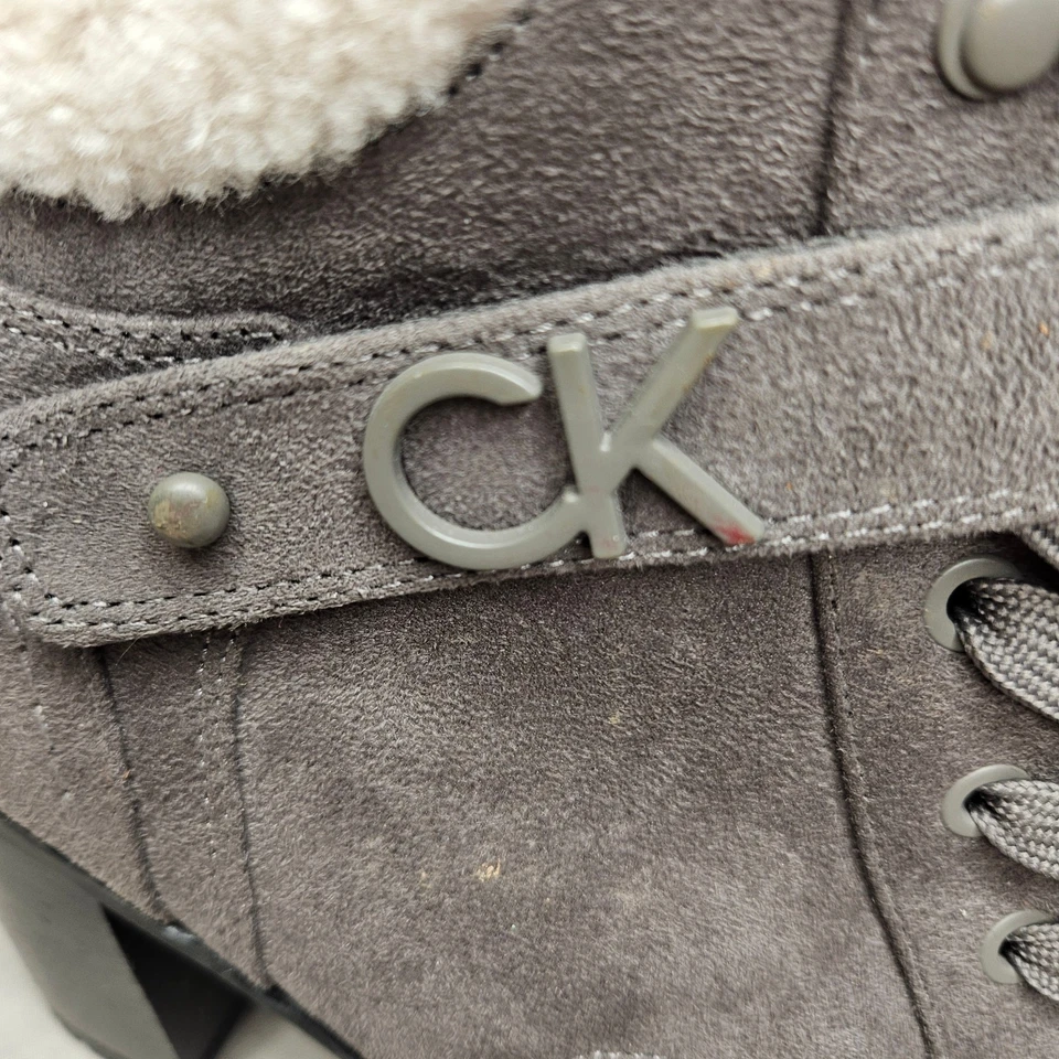 Botines Calvin Klein Combat Piel Puño Mujer 9.5 Gris Imitación Gamuza Tacón Bloque Foto 4 de 4