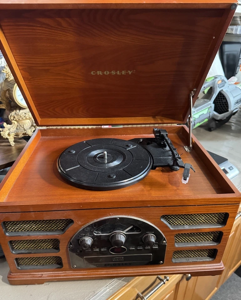 Crosley CR66 Wood-Finished Retro Record Player With CD Player FM Radio Cassette - Image 2 of 4
