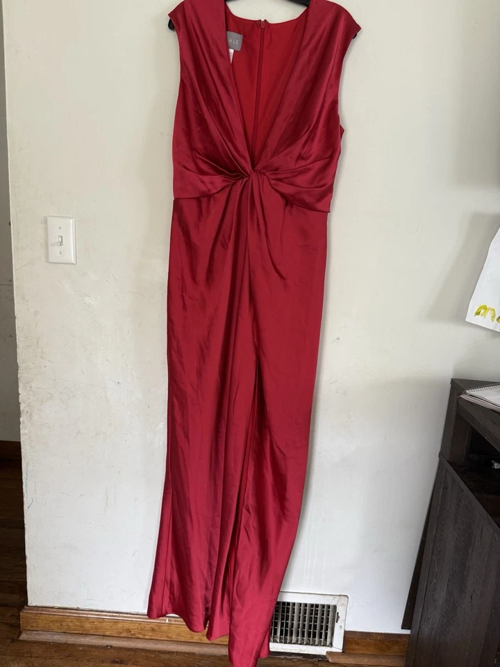 Vestido para mujer Amsale rojo fluido satinado drapeado cuello en V torcido delantero, rojo, 14 Foto 3 de 4