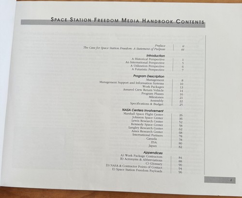 Vintage May 1992 NASA Space Station Freedom Media Handbook - Picture 2 of 4