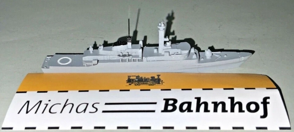 Delphin 121 Amazon GB Fregatte 1:1250 =33 å