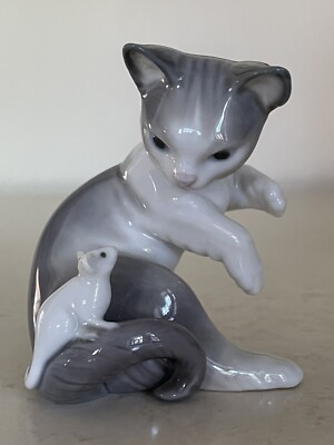 Cat and Mouse Figurine by LLADRO designed by June Huerta made in Spain.