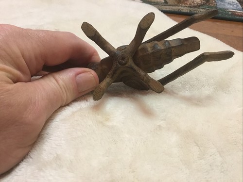 Sehr realistische Vintage Gusseisen Heuschrecke - 5" lang - Bild 6 von 6