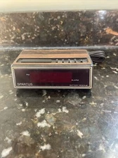 VTG Spartus Wood Grain Digital Alarm Clock w/ Battery Reserve Model 1108 Tested
