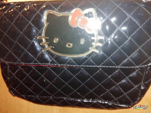 Loungefly Loves HELLO KITTY by Sanrio Crossbody Handbag Quilted Purse w/ Chain - 第 1/6 張圖片