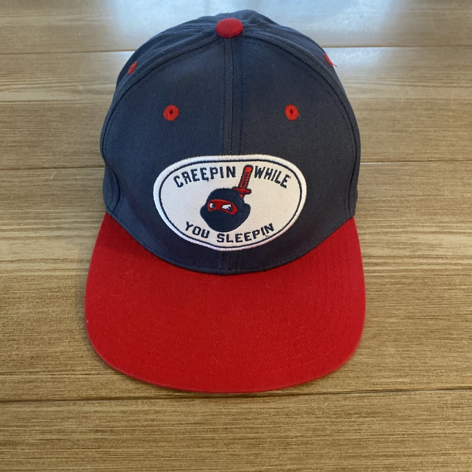 Gorra de béisbol Rocksmith ajustable Snapback Creepin mientras duermes para hombre Foto 2 de 4