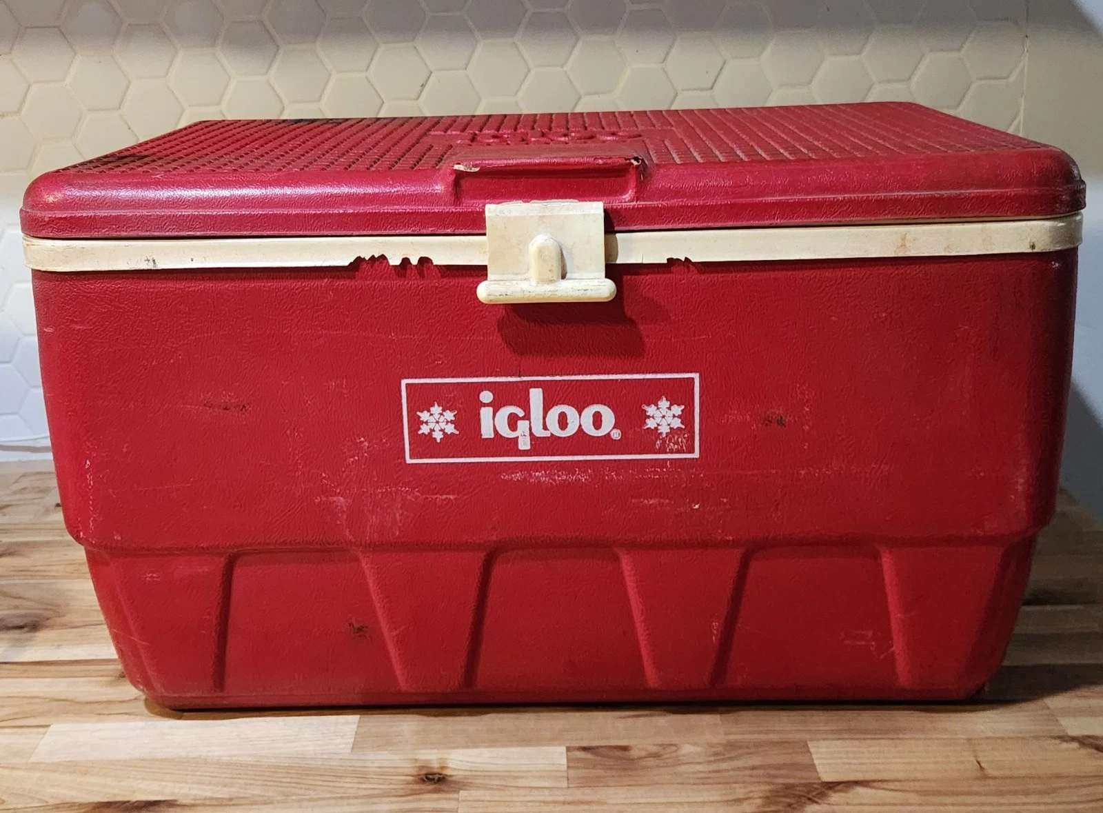 Vintage Igloo 48 Quart Cooler Red White Handles - Pre Owned Condition