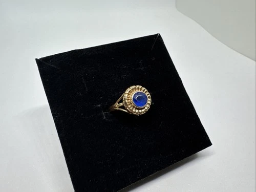 VINTAGE 14k SOLID YELLOW GOLD RING WITH BLUE PASTE STONE, SIZE 4.75