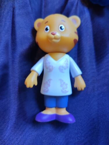 Lot of 4 Daniel Tiger's Neighborhood Figures - Mom, Dad, Kid and Blue Cat - Picture 5 of 7