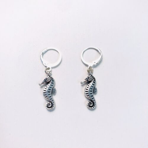 huggie hoop Charm Seahorse earrings Silver Plated Boho - Picture 1 of 3