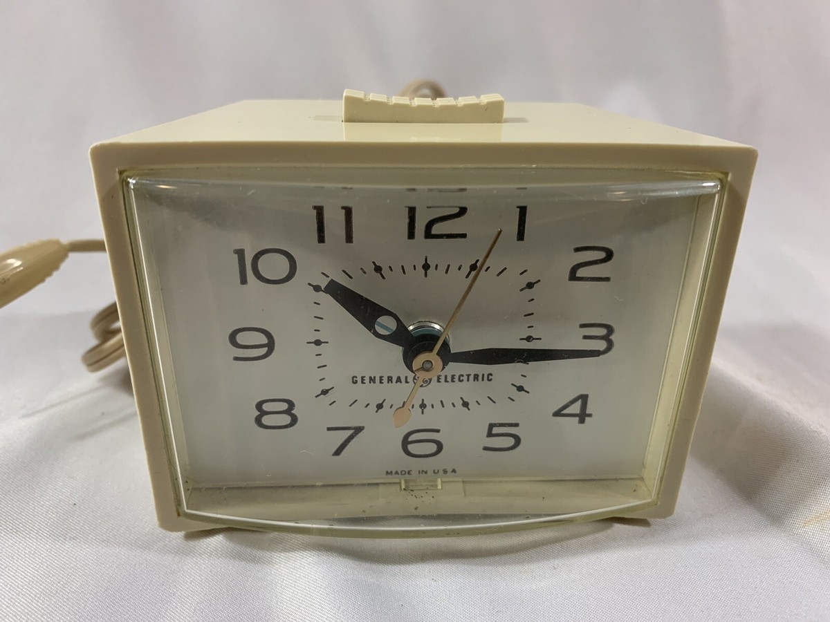 Vintage Dialite Westclox Beige alarm clock, Model 22288 Vintage Dialite Westclox Beige alarm clock, Model 22288