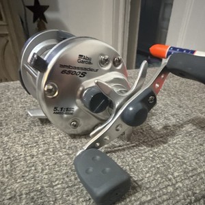animated bass lure Largemouth – Abu Cardinal 4 - Ceymar-HA Baitcasting reels Speed:2-Speed Prepare varied freshwater or