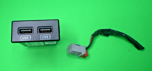 OEM Dodge Jeep Chrysler USB Dual Power Outlet Charger Port 61571C
