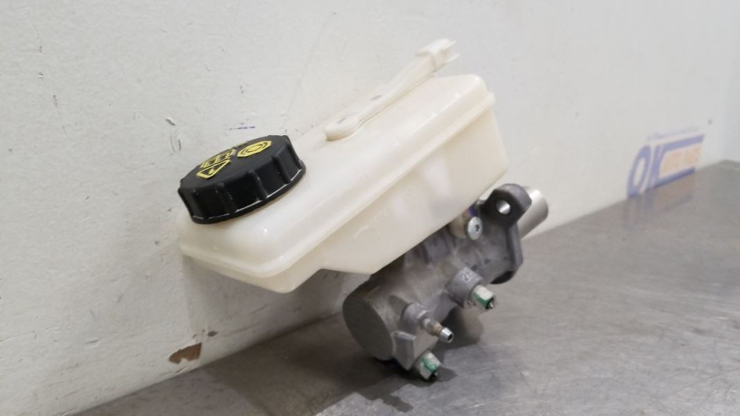 19 ASTON MARTIN VANTAGE 4.0L BRAKE MASTER CYLINDER