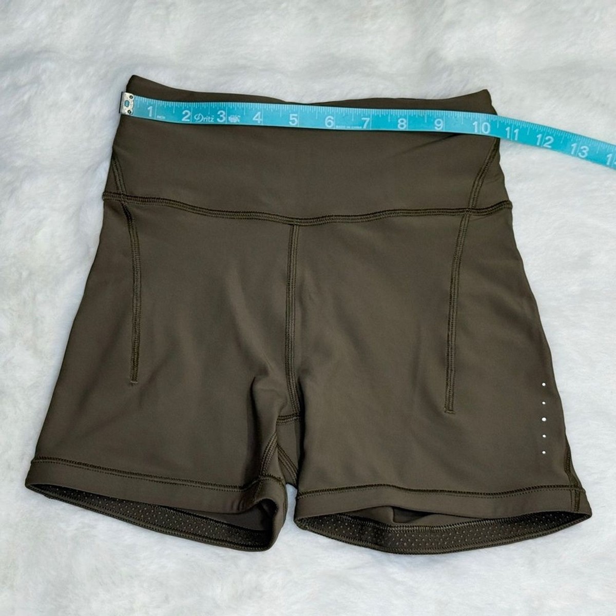 Athleta Women's Pacesetter Shortie in Clay View 3