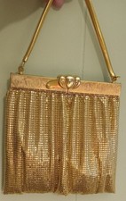 Very Nice Vintage Gold Tone Mesh Purse Evening strap/clutch purse great conditio