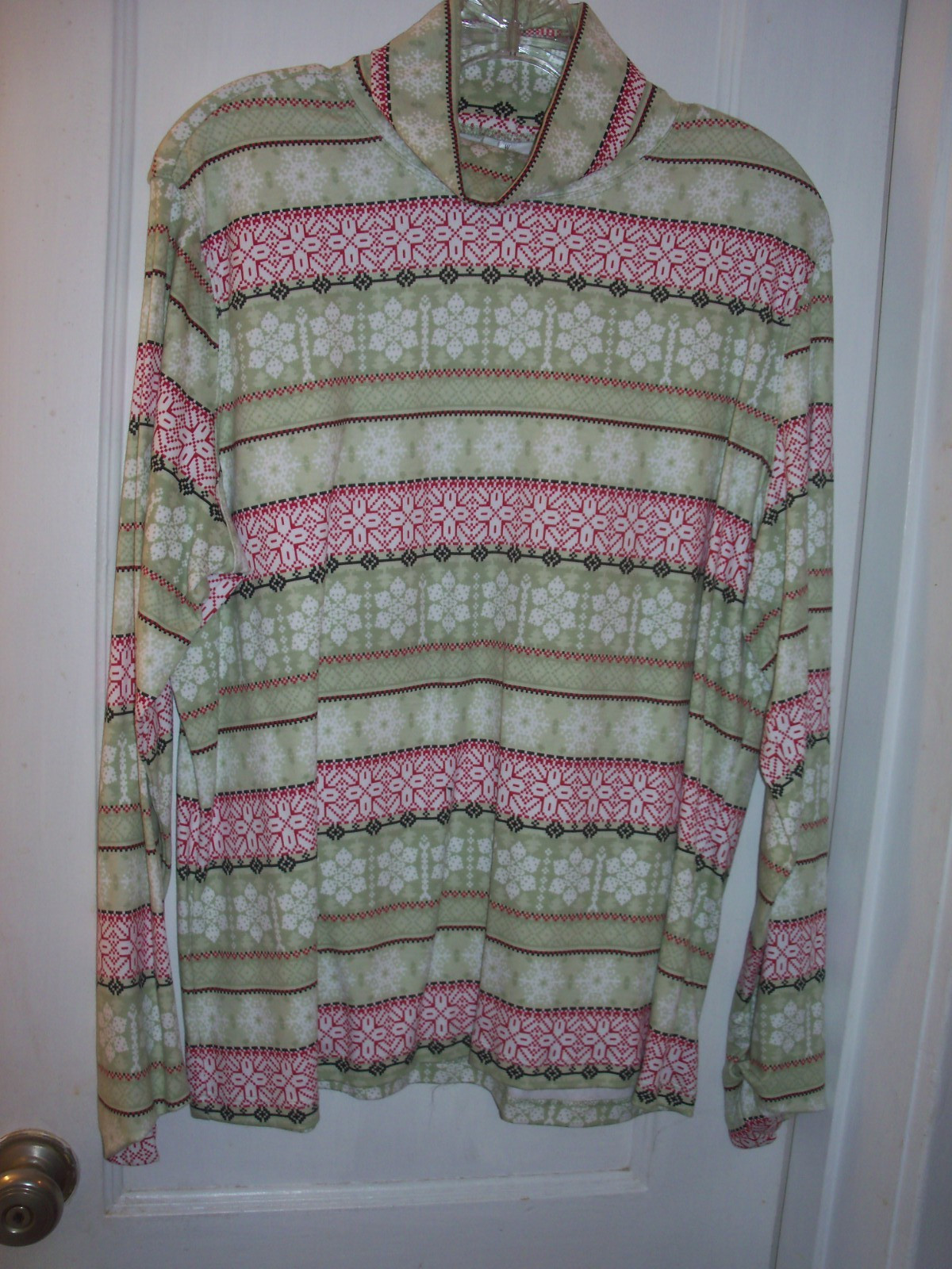 WOMENS WHITE STAG LONG SLEEVE PULLOVER SHIRT GREEN RED w/SNOWFLAKES SIZE XL NWT