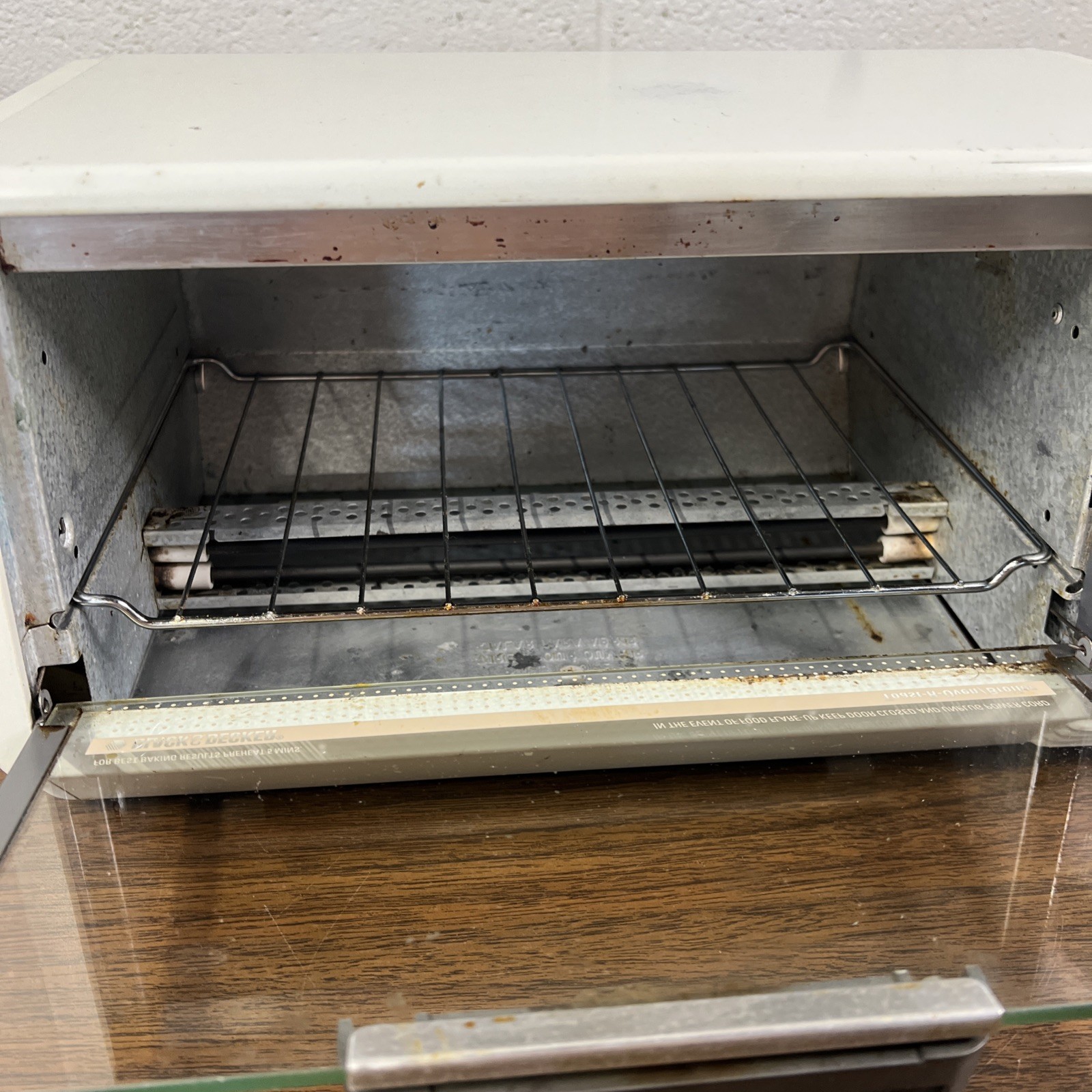 Black & Decker SpaceMaker Under Cabinet Toaster Toast-R-Oven TRO 400