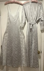 Vintage 70er JOLIE TWO Peignoir Schlupfkleid & Morgenmantel silber Jacquard Spitze GLAMOUR Gr. M
