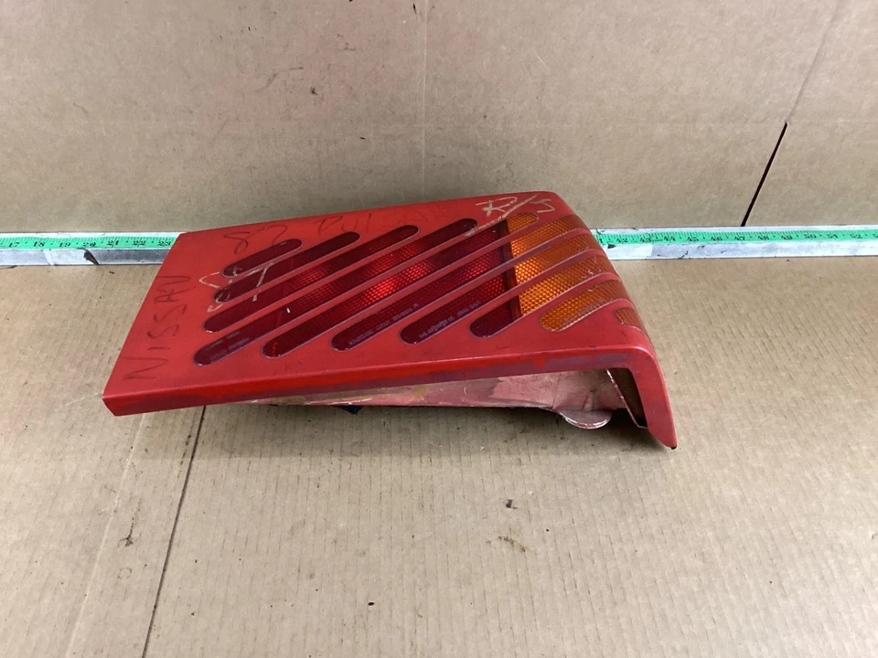 Conjunto de luz trasera derecha pasajero Nissan Pulsar NX 1987-1990 Foto 4 de 4