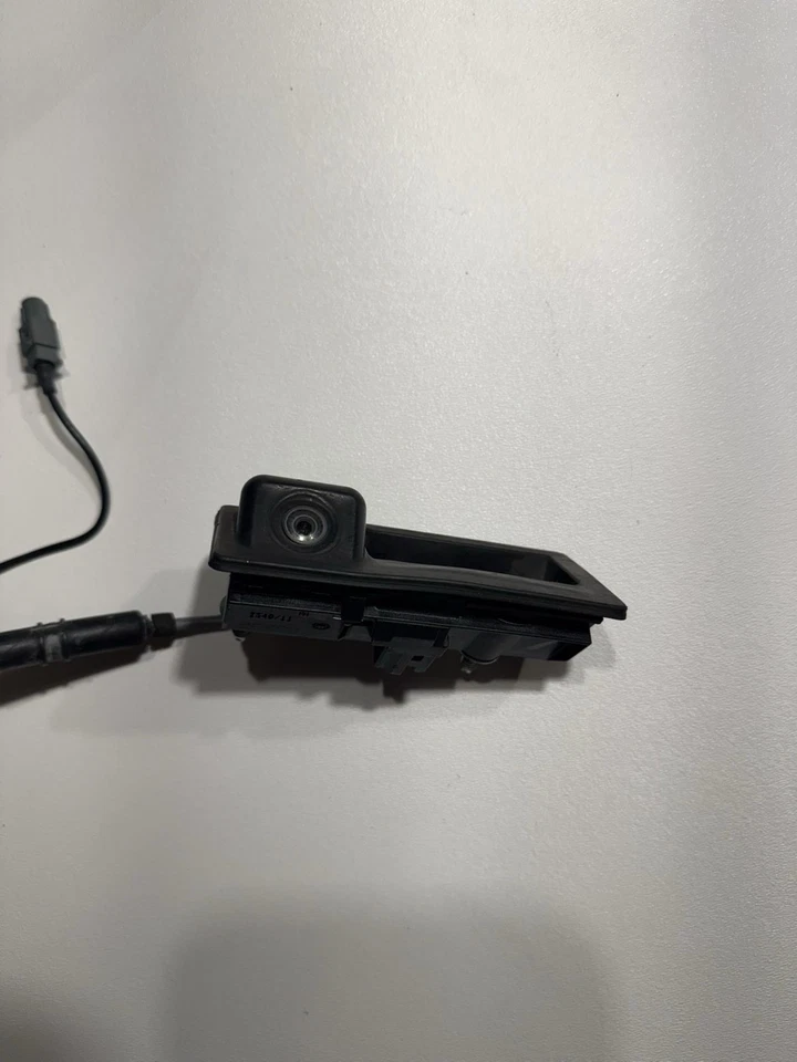 OEM VW Read View Backup Camera Trunk Handle 5Q0827566-H - Image 3 of 3
