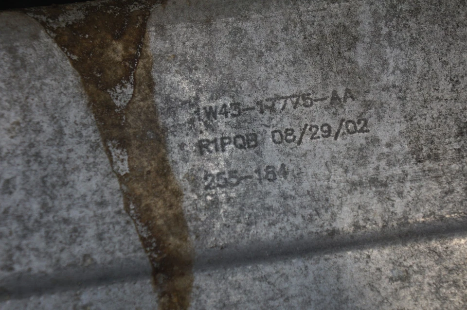 Amortiguador barra impacto refuerzo parachoques trasero 6W4Z17906A Ford Thunderbird 02-05 Foto 2 de 4