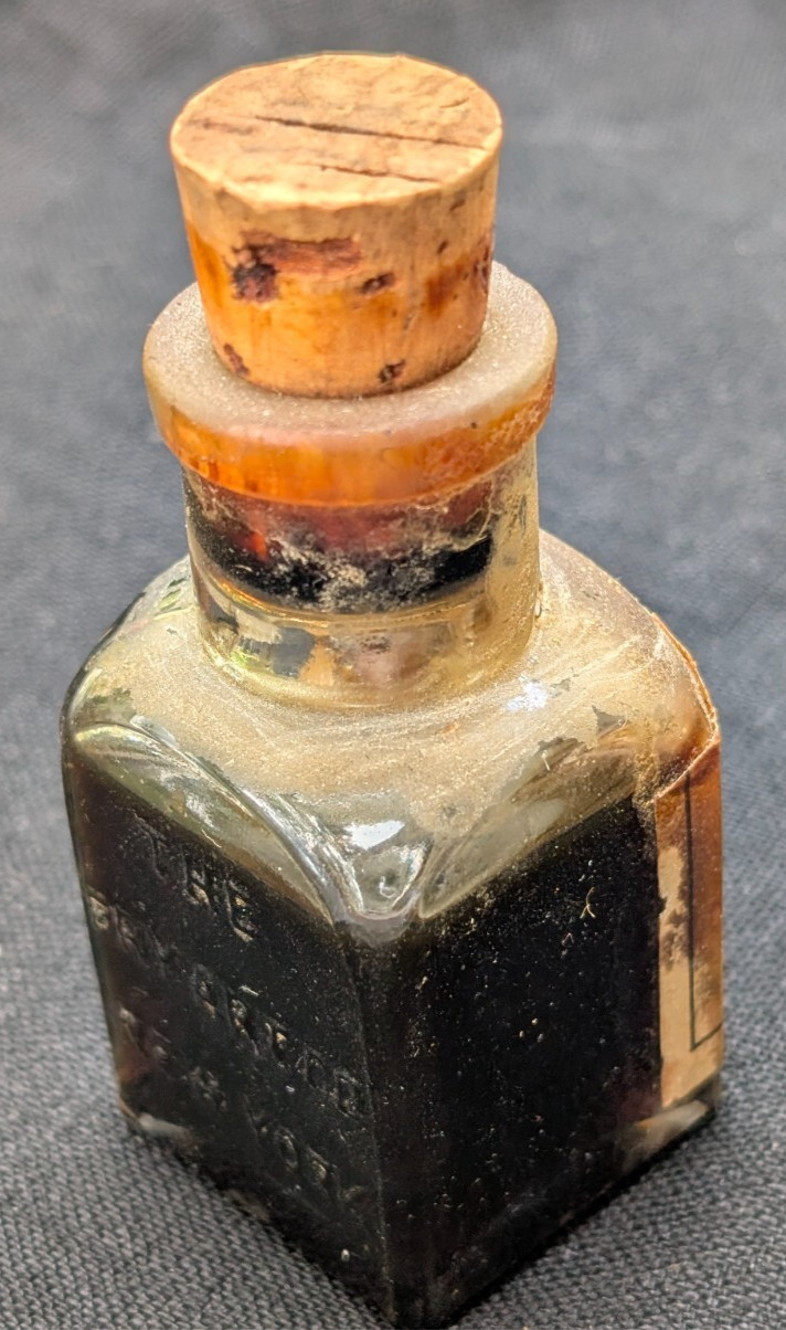 ANTIQUE VTG FRY'S ART CO. MEDIUM FOR MIXING EMBOSSED GLASS BOTTLE CORK 3/4 FULL