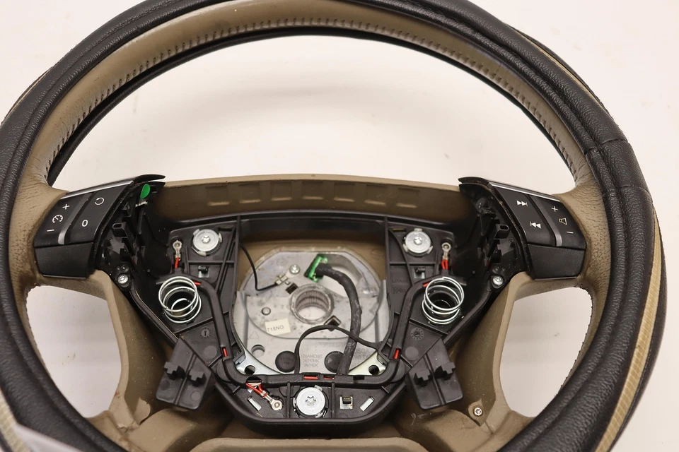 Volante 2003-2014 VOLVO XC90 BRONZEADO COM VOLUME E INTERRUPTOR DE CONTROLE DE CRUZEIRO FABRICANTE DE EQUIPAMENTO ORIGINAL - Imagem 3 de 4