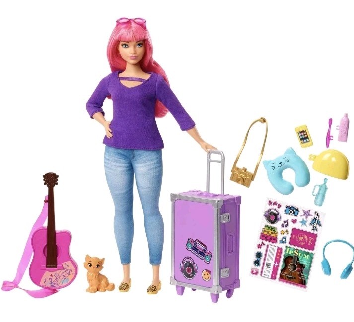 Barbie Dreamhouse Adventures Daisy Doll Travel Set with Accessories and Kitten