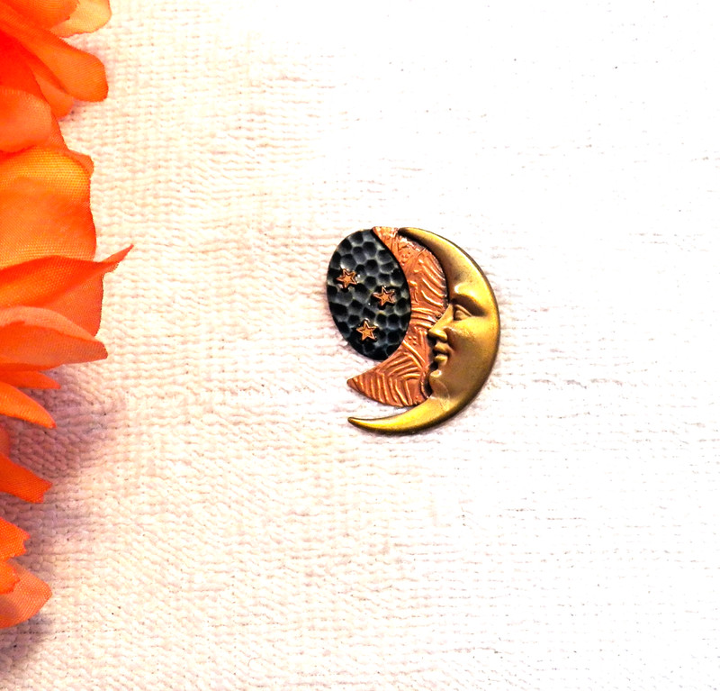 CLASSIC PIN BROOCH ECLECTIC CELESTIAL BEING MOON STARS HEART HEAVENLY BODIES K9
