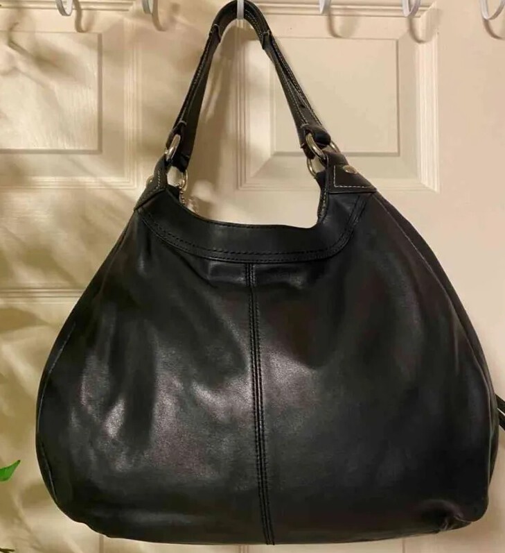 Large Coach Soho Lynn Purse  Retail: $398 - Great Quality and Design- Beautiful image 3