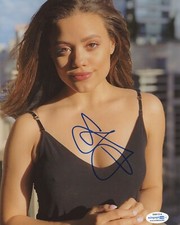 Sarah Jeffery Charmed Autographed Signed 8x10 Photo COA D54