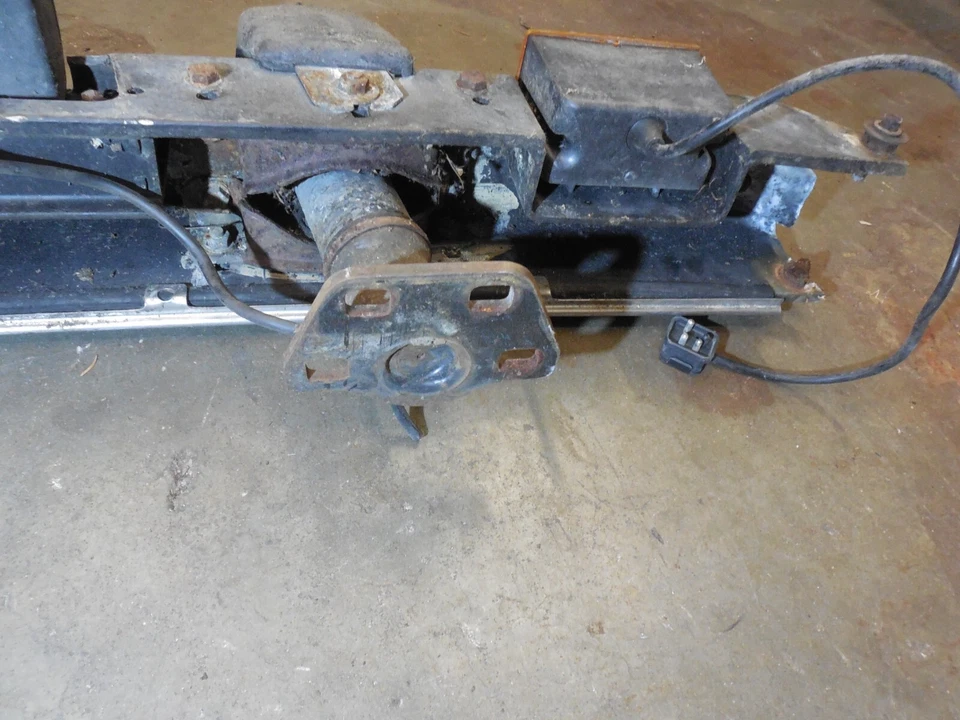 1972-1989 Mercedes-Benz 560SL 380SL Front Bumper Reinforcement Bar 1078801970 - Image 3 of 4