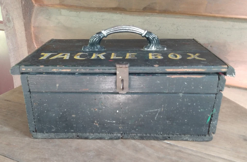 Vintage FolkArt Painted TACKLE BOX Wooden Primitive Wood Fishing Lure Chest - Image 4 of 4