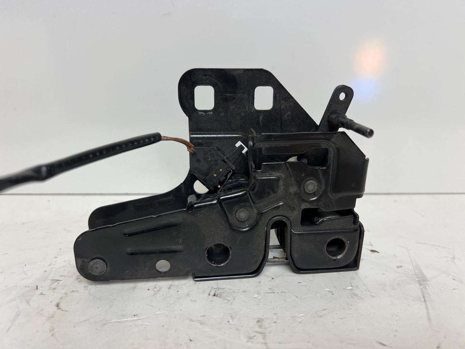 420823509A Audi R8 2007 - 2017 Front Lid Lock Latch (MK)