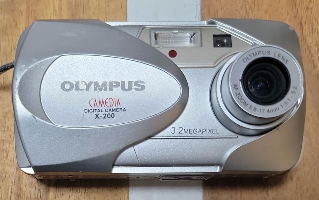 OLYMPUS CAMEDIA X-200 Digital Camera 3.2 Megapixels Quick View LCD