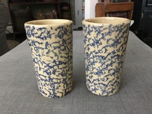 2 VINTAGE STONEWARE TUMBLERS RRP CO. CREAM AND BLUE SPLATTER WARE