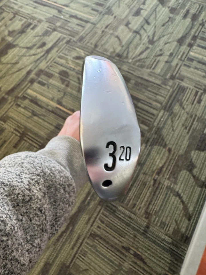 Used RH Srixon ZX Utility 3 Iron 20 Degree With F5 90 X-stiff Shaft. 2 Upright - Image 3 of 4