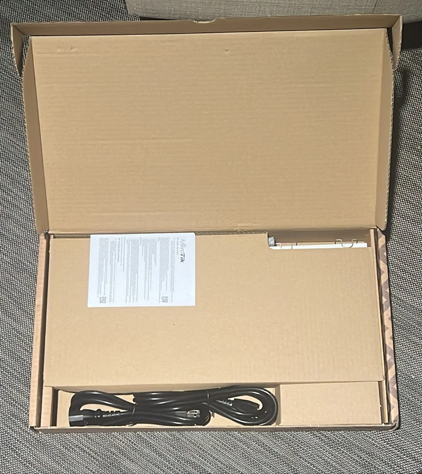 Conmutador Ethernet MikroTik CRS312-4C+8XG-RM 8 puertos 10G RJ-45 - Nuevo Foto 2 de 2