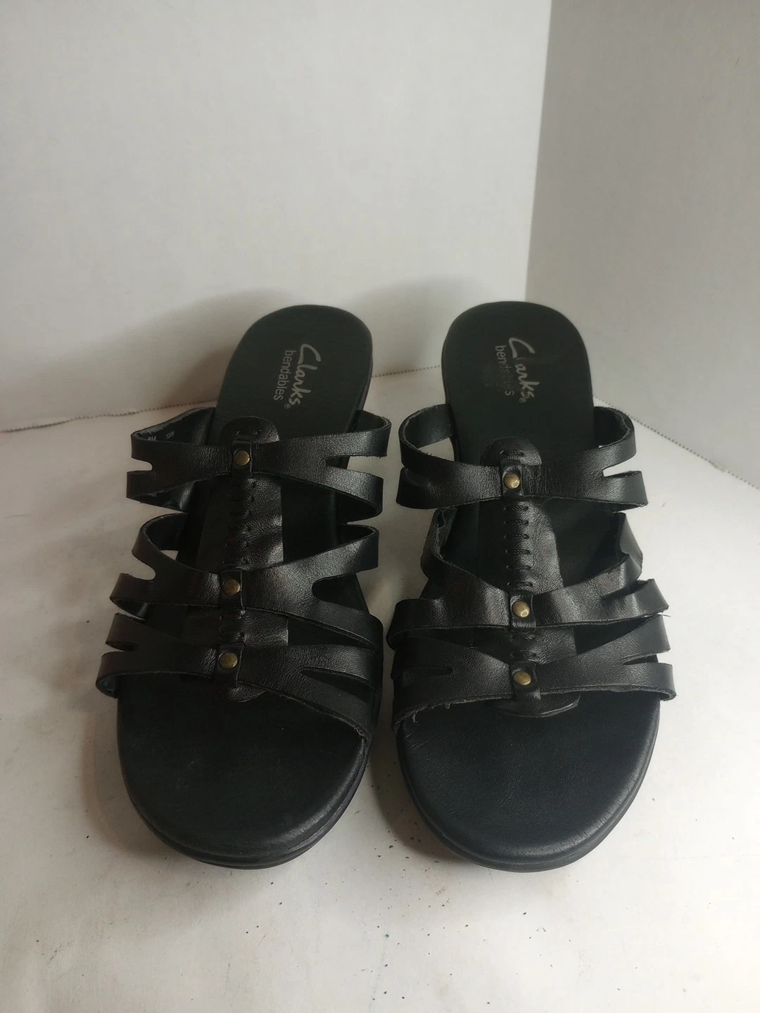 Sandali donna Clarks Bendables neri in pelle con cinturino e borchie taglia 8M comodi