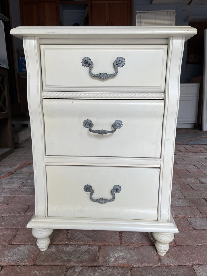 Marco de cama con dosel con tocador y mesita de noche Foto 2 de 4