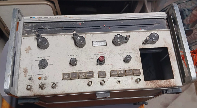 Vintage HP Hewlett Packard 8690B Sweep Oscillator   no reserve