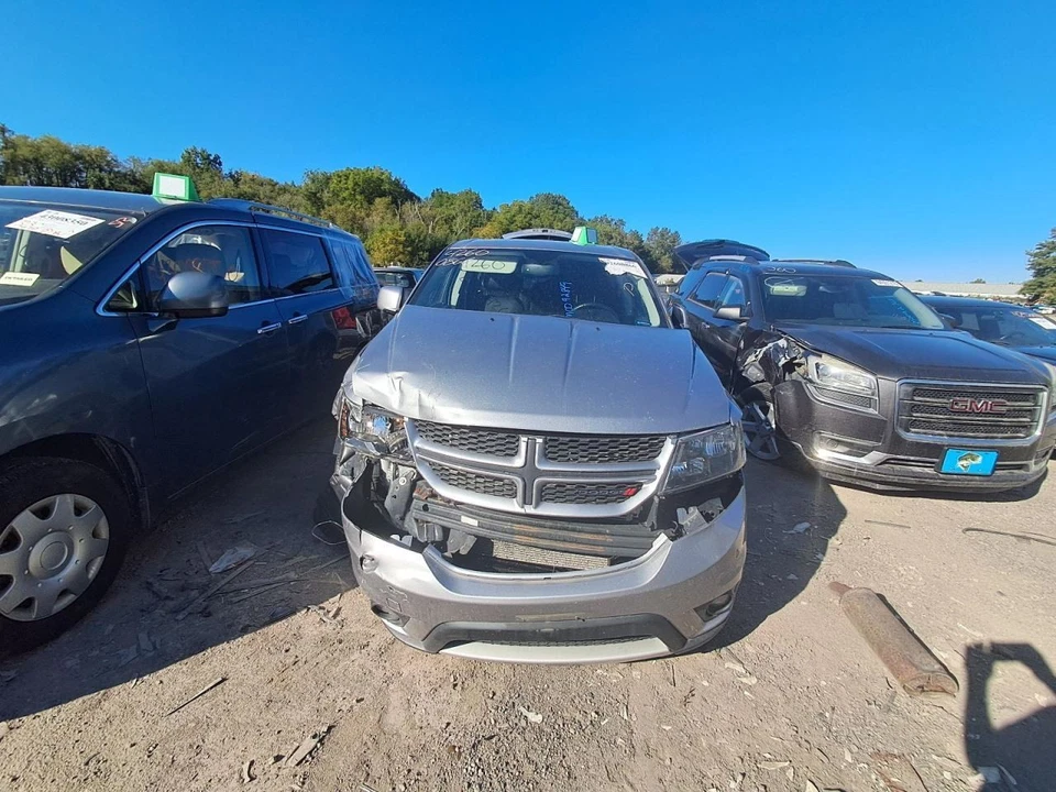 Dodge Journey 2015 solo reposabrazos - usado, gris, 138 k millas Foto 2 de 4