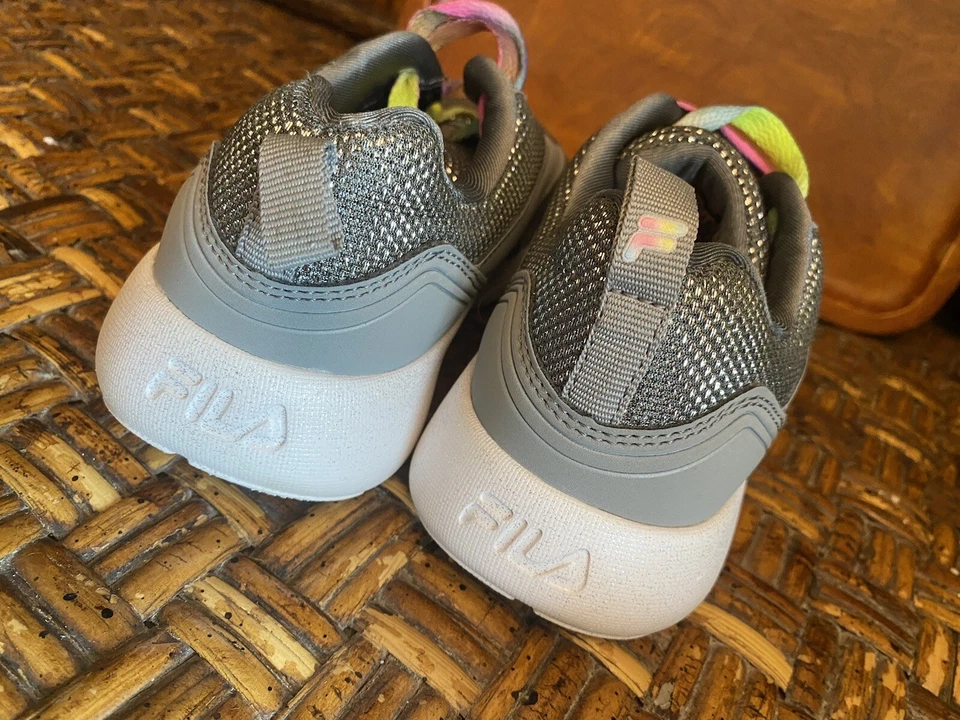 Zapatillas Fila Terreno Gris Brillante Brillo/Blanco Talla US 1 Niñas Zapatos Foto 4 de 4