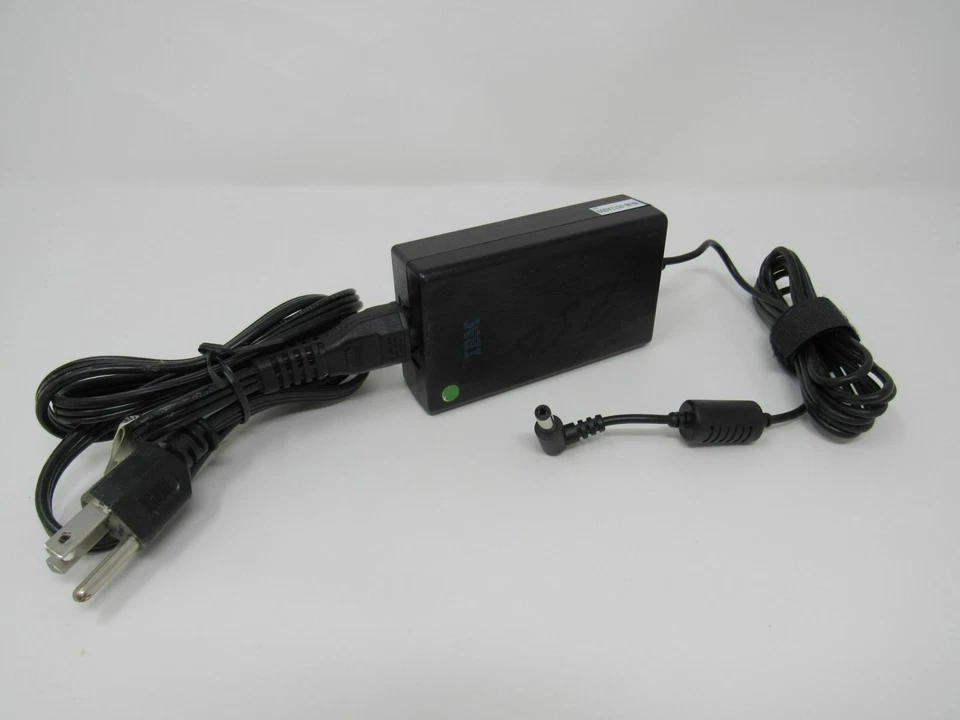 Оригинальный выход адаптера переменного тока IBM 19 В 1,4-0,7 А 50-60 Гц 2,4 А 11J8627 - Изображение 2 из 4