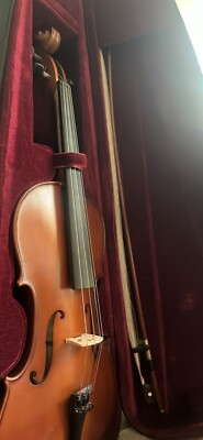 Viola 4/4 case and bow 