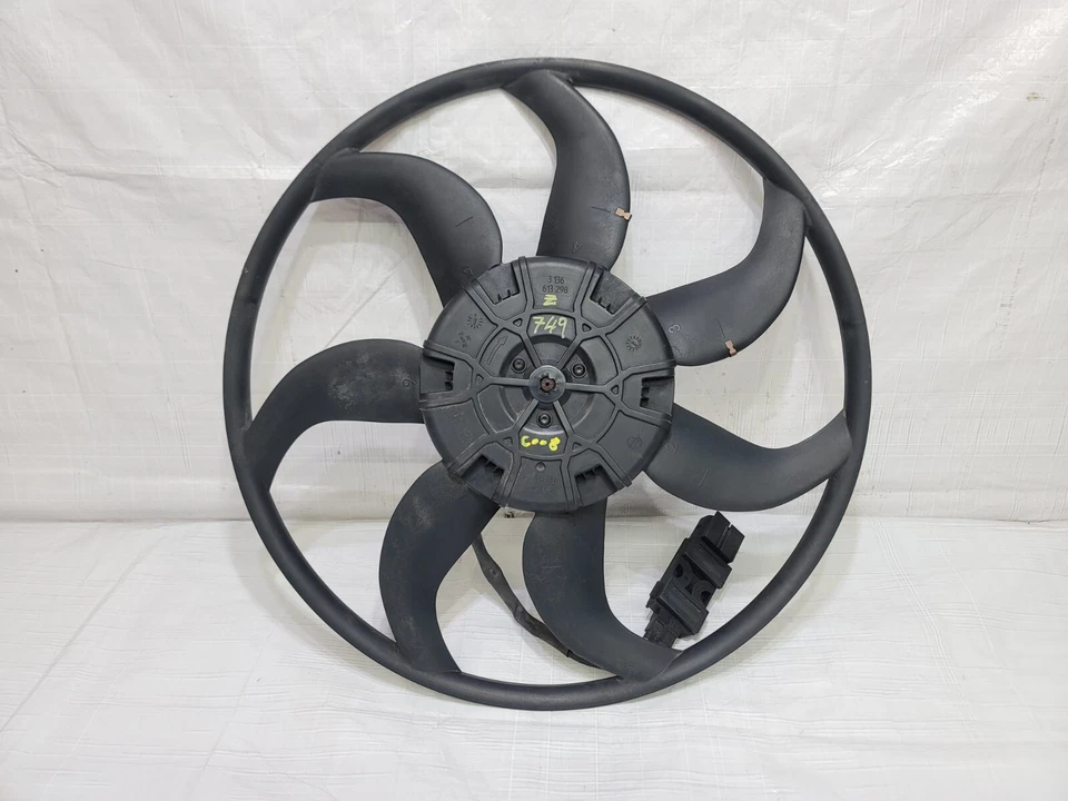 2006-2013 BMW 335i E92 Radiator Cooling Fan Motor OEM 673275617129 - Imagem 2 de 4