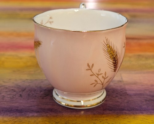 ⭐QUEEN ANNE FOOTED Tea Cup PINK Bone China Raised Gold Wheat Pattern5492 MCM VTG - Picture 6 of 11