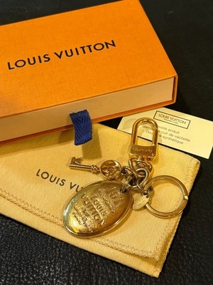 LOUIS VUITTON Bag Charm holder Lv Gold Porto Cle Maison Metal Gp Ken M65086